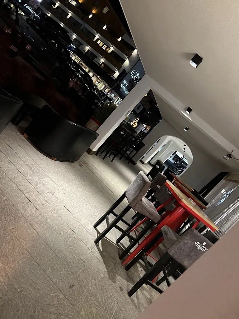 Tomasz Szkutnik_Glam's Alta Badia_Corvara in Badia_review