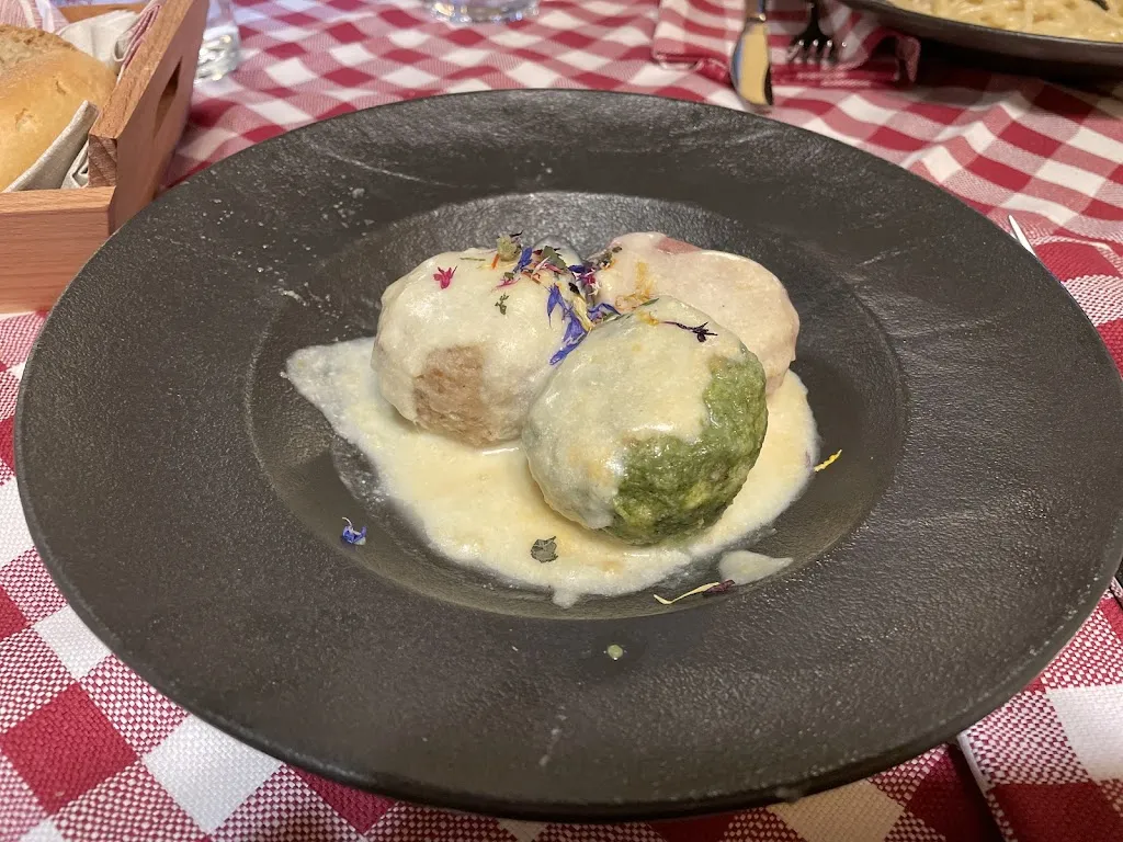 Sadaf Kamdideh_Malga Millegrobbe_Gionghi-Cappella_review