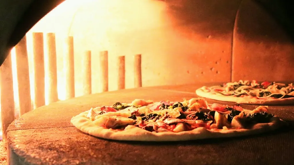 Pizzeria Restaurant Erika_Glorenza_slider_image_2