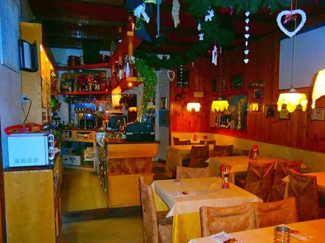 Pizzeria e Spaghetteria Scoiattolo restaurant in Folgaria