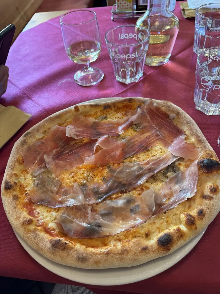 Pizzeria Gjove_Folgaria_slider_image_3