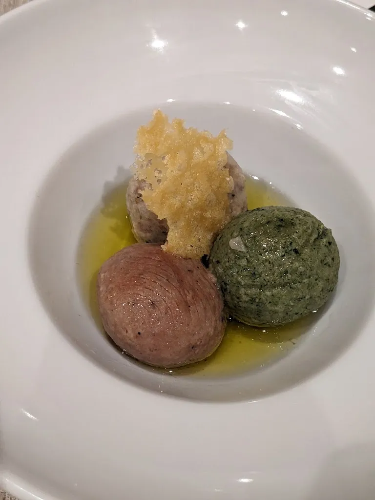 Elena Angela_Pub Pizzeria La Caneva_Folgaria_review