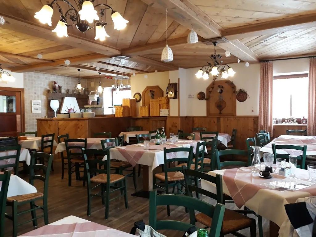 Pub Pizzeria La Caneva restaurant in Folgaria