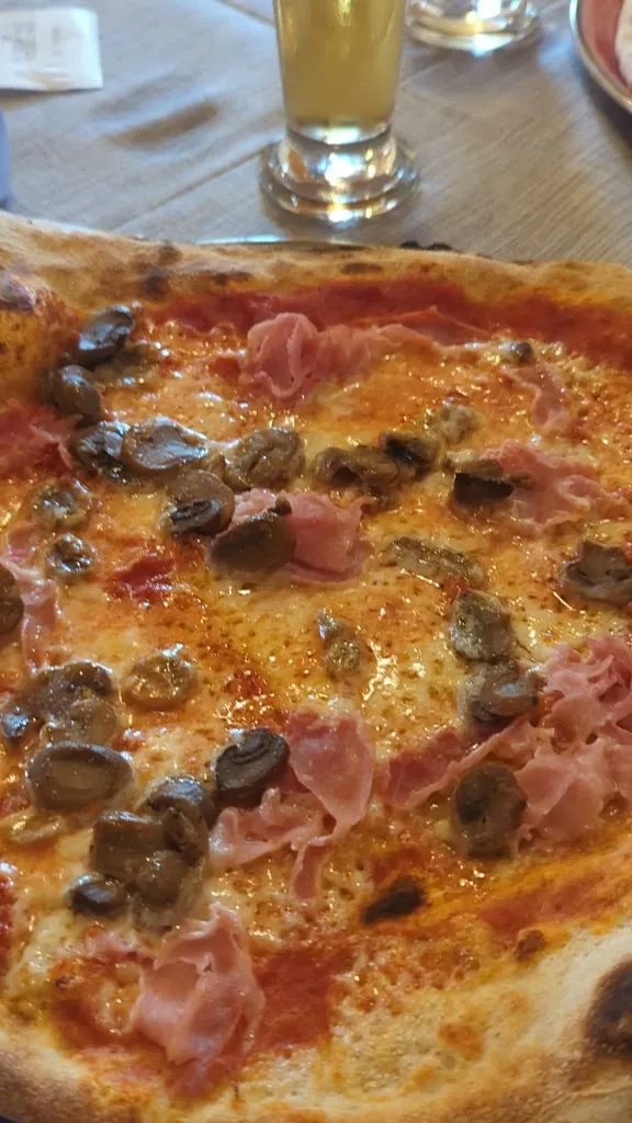 Pub Pizzeria La Caneva_Folgaria_slider_image_2