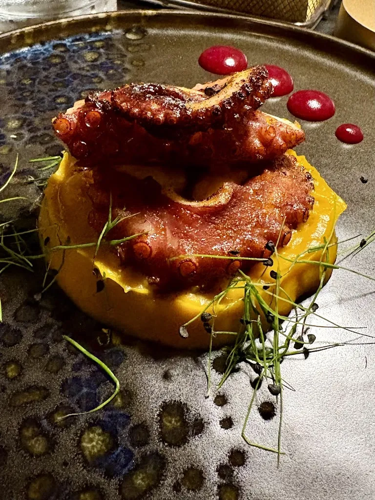 Francesca C_Joey bistrot cafe'_Maglie_review