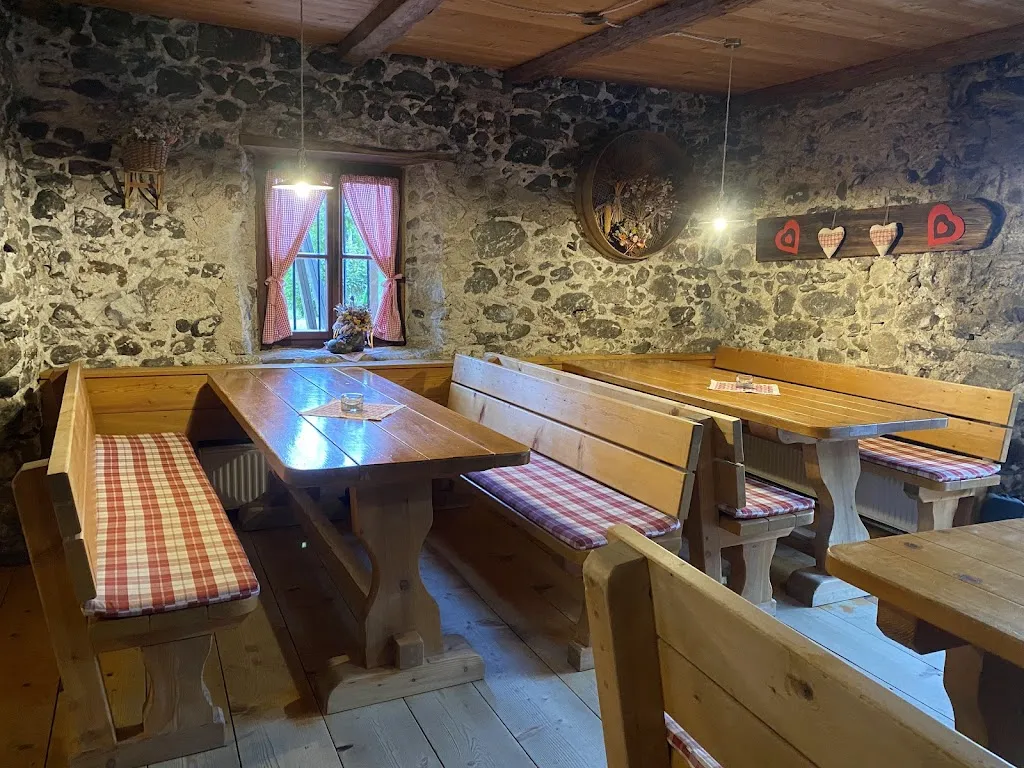 Debora Melania Martuccio_Buschenschank Götzfriedkeller_Gargazzone_review