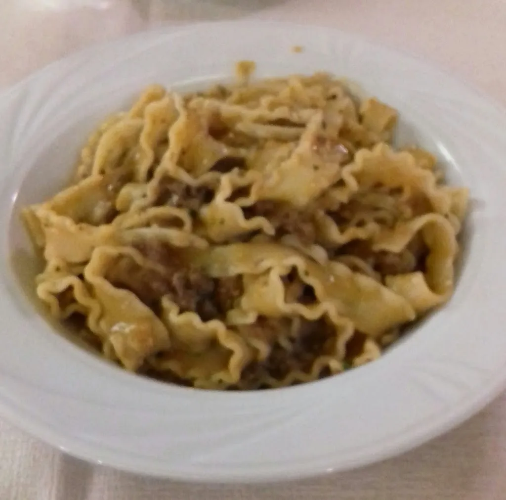 Parekoy Official Tv_At the Ship Hotel_Lavis_review