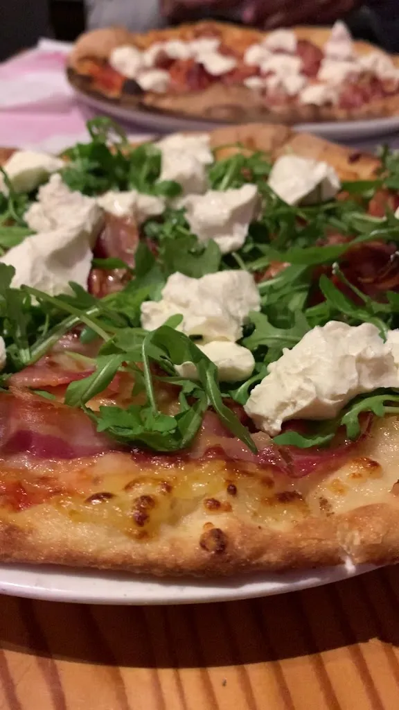 Paula Nascimento_Pizza Granda_Lavis_review