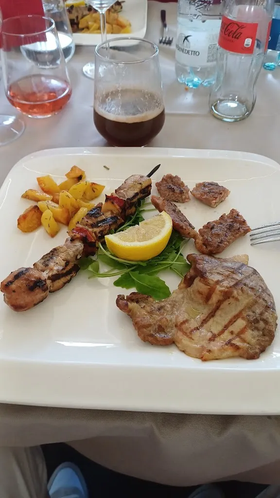 Francesco Bavia_Binario 19_Maglie_review