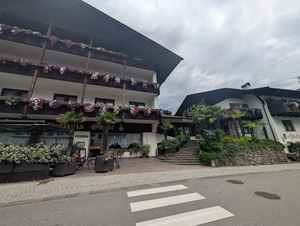 Udo Ernst_Gstoer KG des Tschenett Franz & Co._Lagundo_review