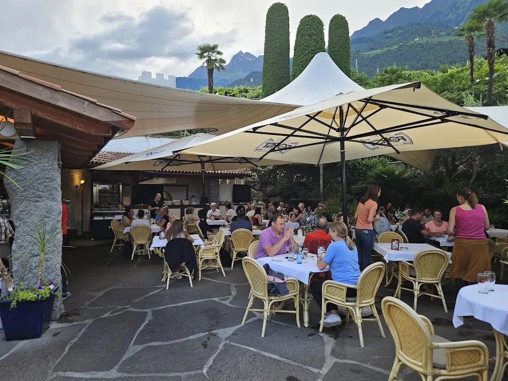 Gstoer KG des Tschenett Franz & Co. restaurant in Lagundo
