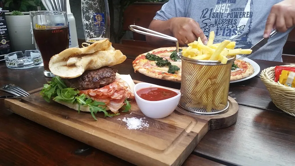 Manuela L._Restaurant Pizzeria Bruthendler_Lagundo_review