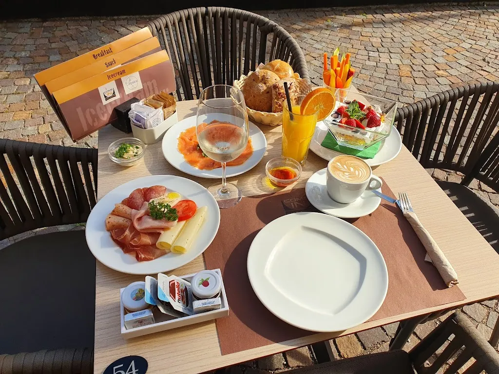 Come In Cafe Bistro_Lagundo_slider_image_2