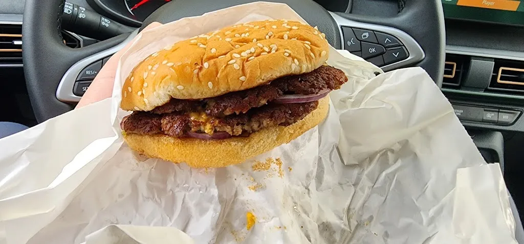 Holy Cannoli_Burgers Shack_Laives_review