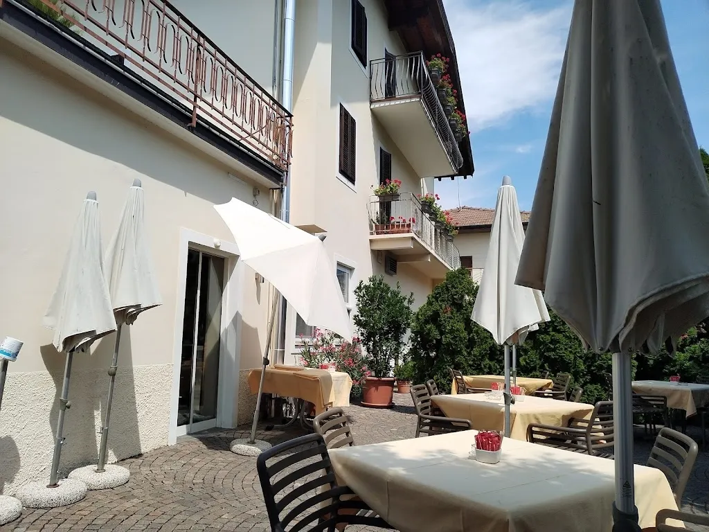 Peter Kremsky_Café Patisserie Eisdiele Imbiss - Zur Brücke_Laives_review