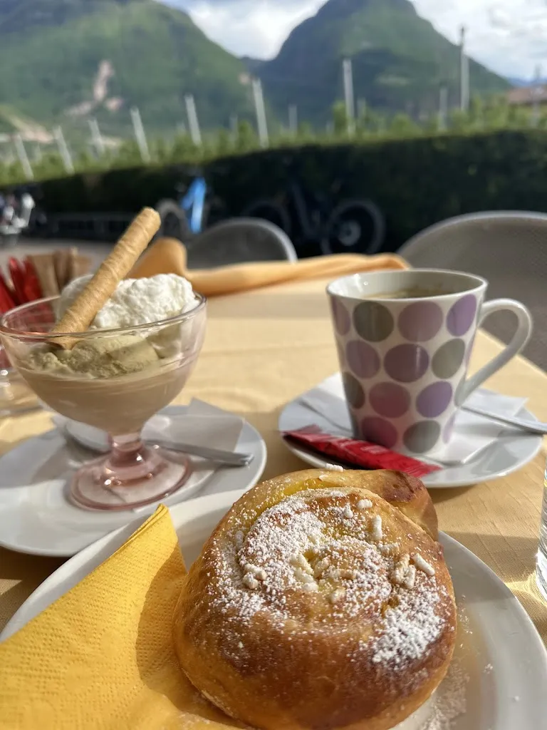 Café Patisserie Eisdiele Imbiss - Zur Brücke_Laives_slider_image_2