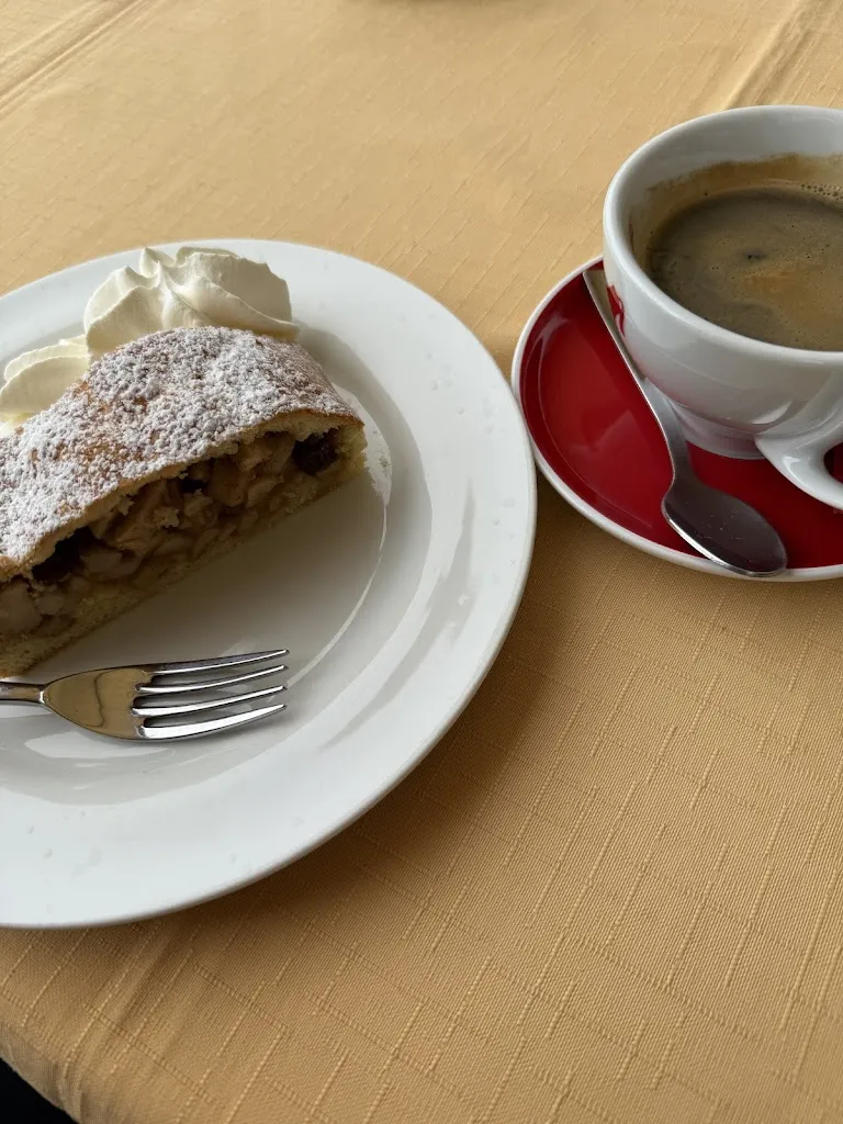 Café Patisserie Eisdiele Imbiss - Zur Brücke_Laives_slider_image_3