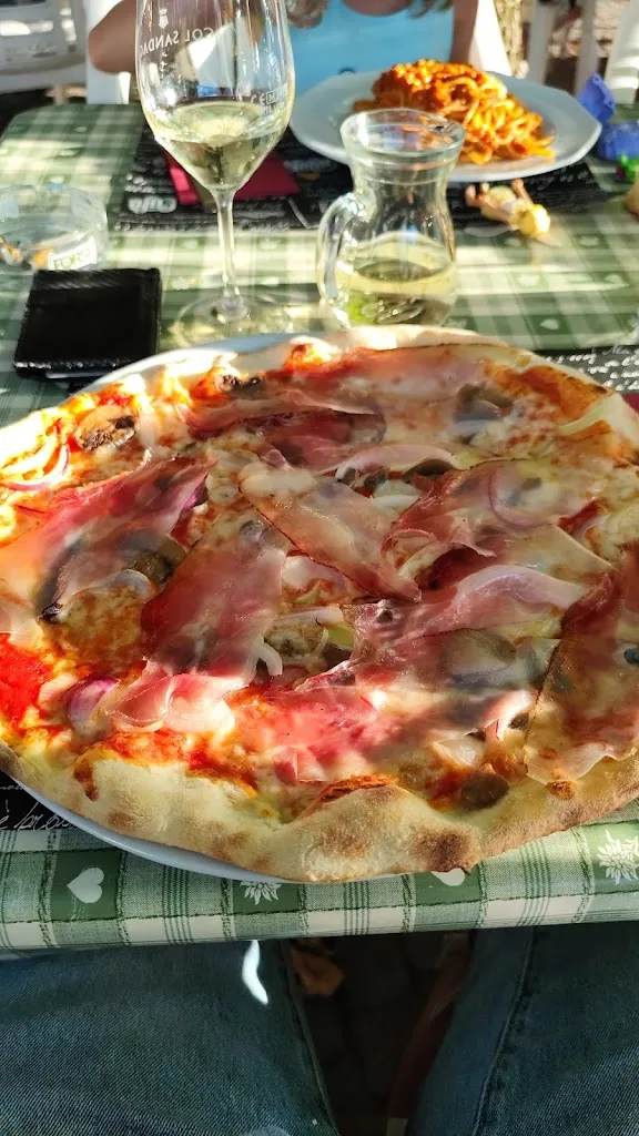 Daniel Freidl_Gasthaus Bar Brunner_Laives_review