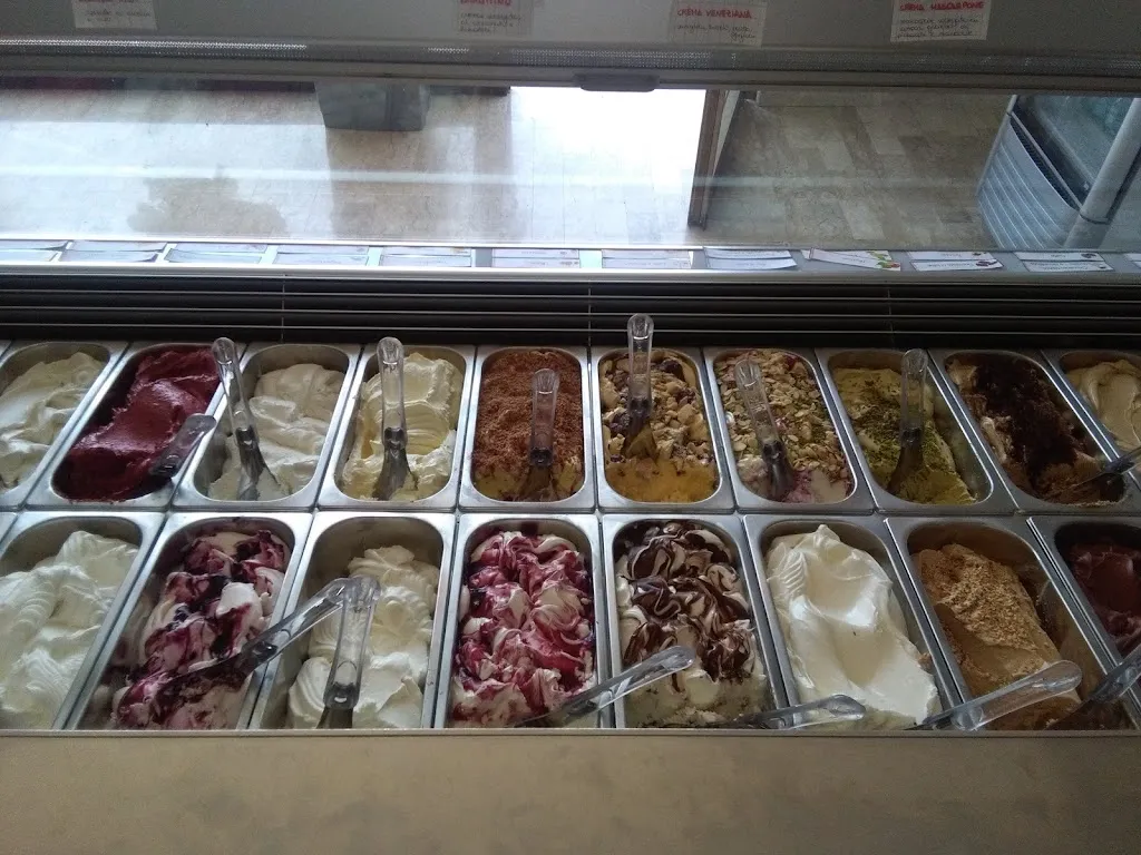 Poker Pizza_Lodrone-Darzo_slider_image_2