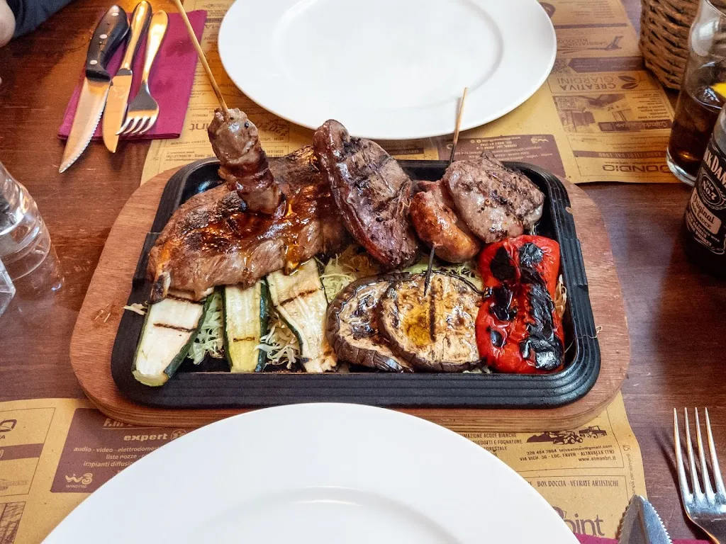 Maximilian Gorfer_Grill House De Mogno_Mazzin_review