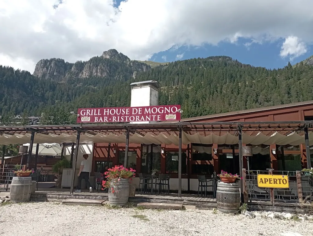 Grill House De Mogno restaurant in Mazzin