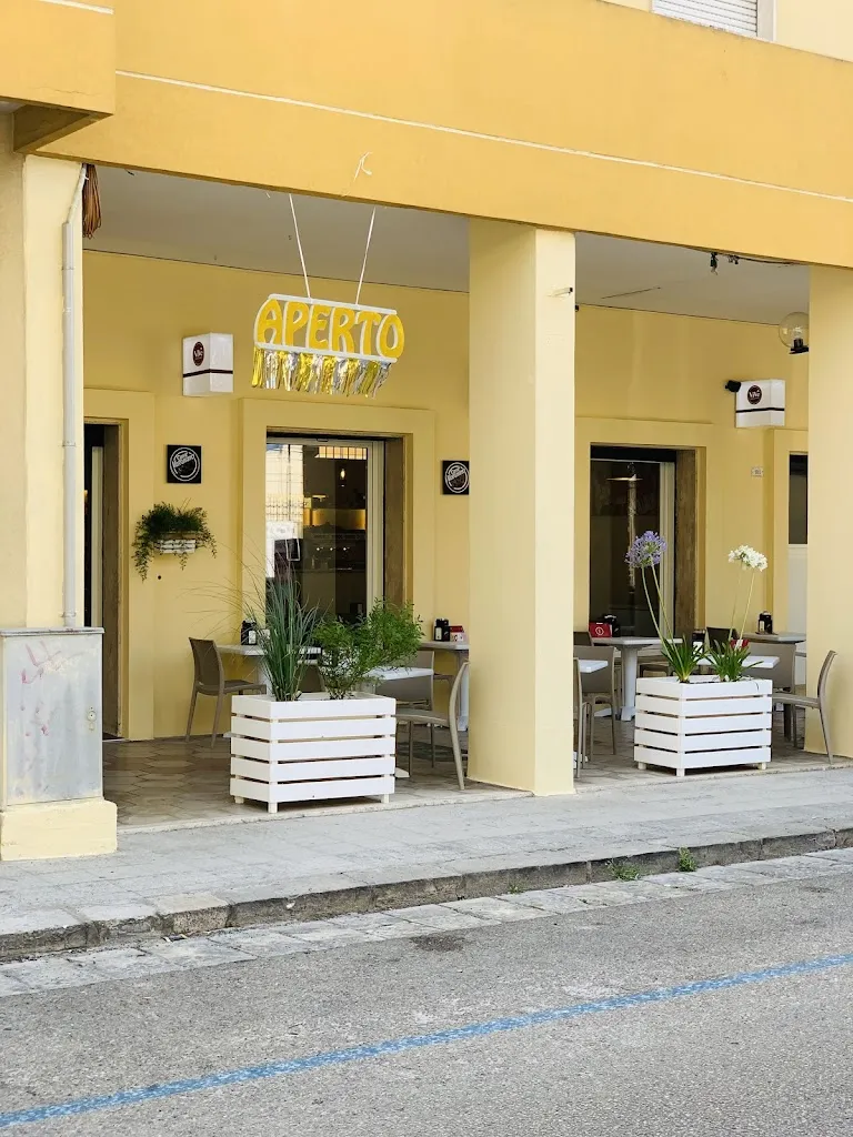 ViVe Caffè Drink & Restaurant_Maglie_slider_image_1