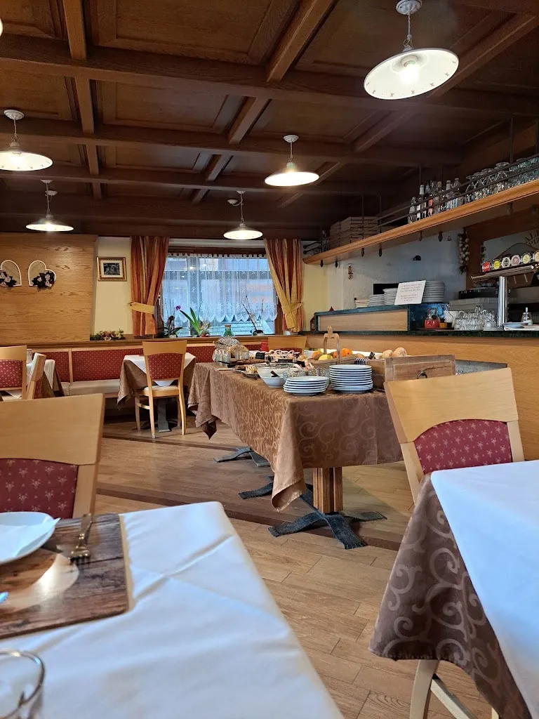 Val Udai food & rooms restaurant in Mazzin