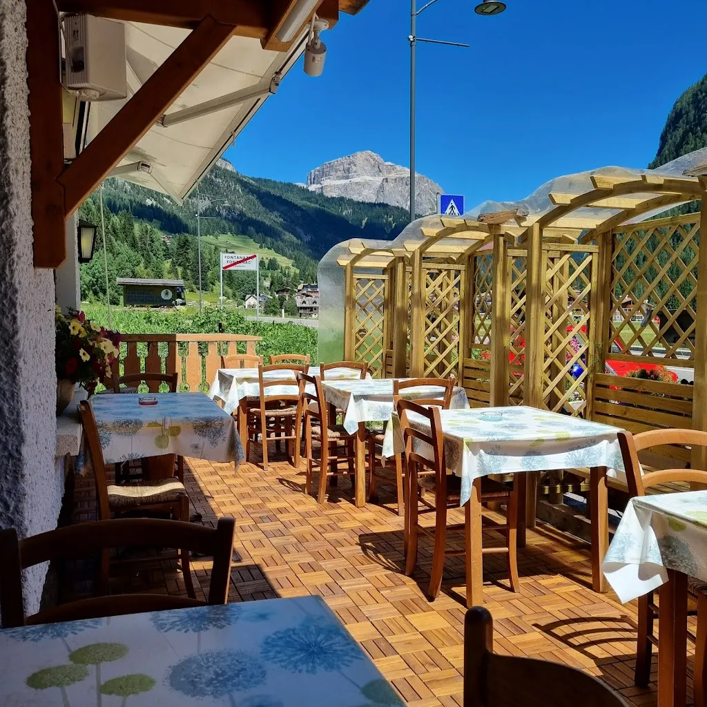 Ristorante Pizzeria Lo Scoiattolo restaurant in Mazzin