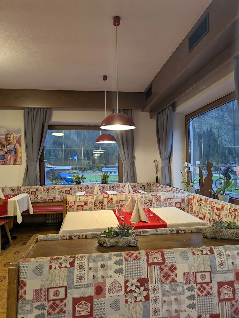 Ristorante Pizzeria Lo Scoiattolo_Mazzin_slider_image_3