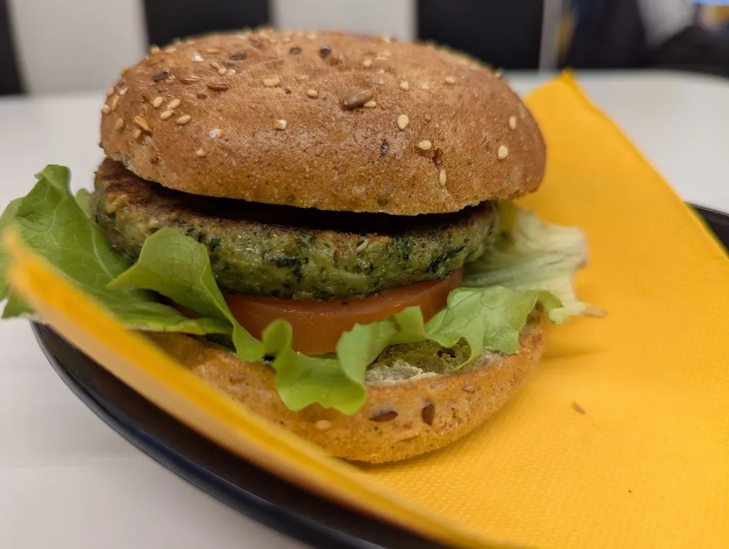 Leo Lopez_Happy Days Fast Food_Mazzin_review