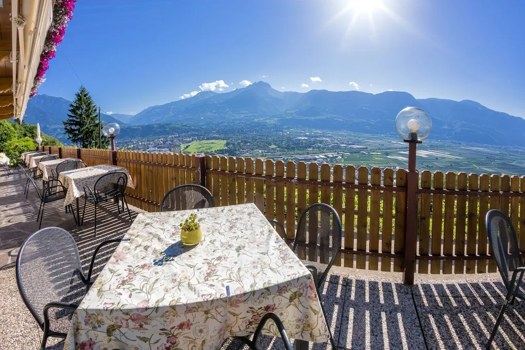 Gasthaus Waalheim restaurant in Marlengo