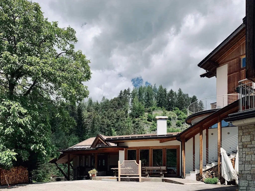 Hotel Emerald Lake restaurant in Malosco