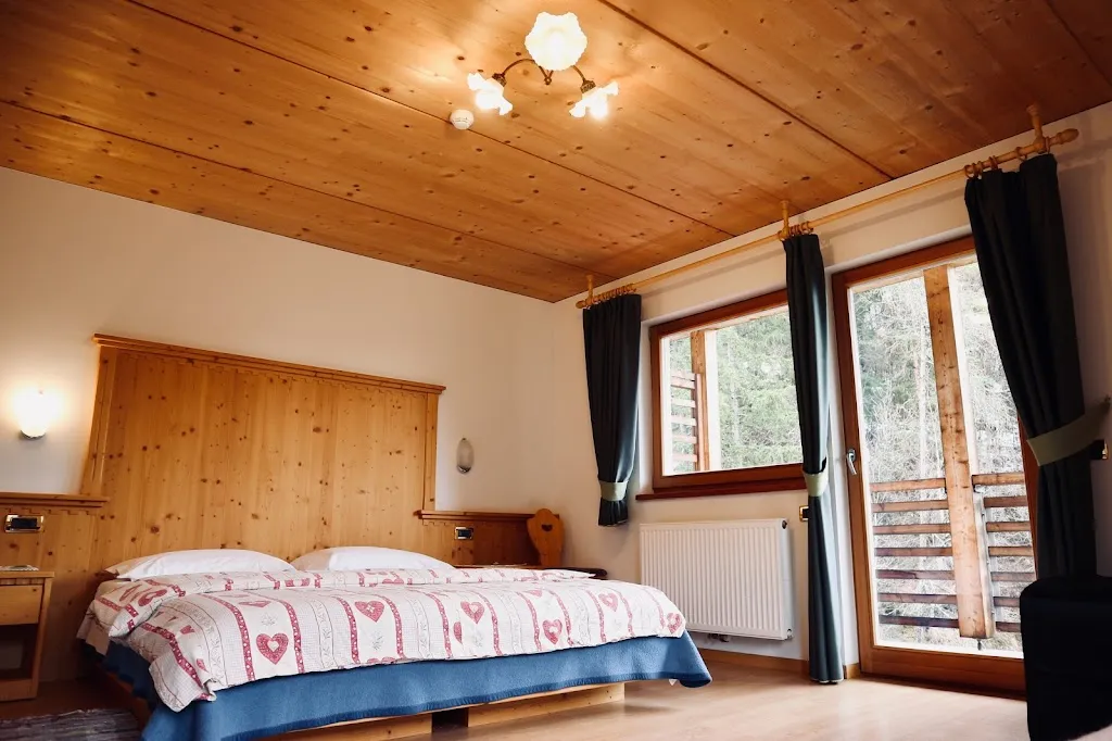 Hotel Emerald Lake_Malosco_slider_image_3