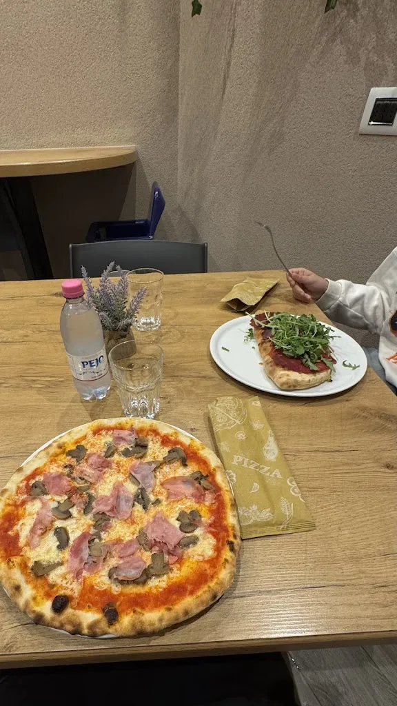 Dani_Pizzeria Basilico Napoletano Fondo_Malosco_recensione