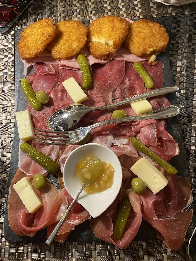 Martina Pedretti_La_Lanterna ristorante pizzeria_Fondo_TN_Malosco_review