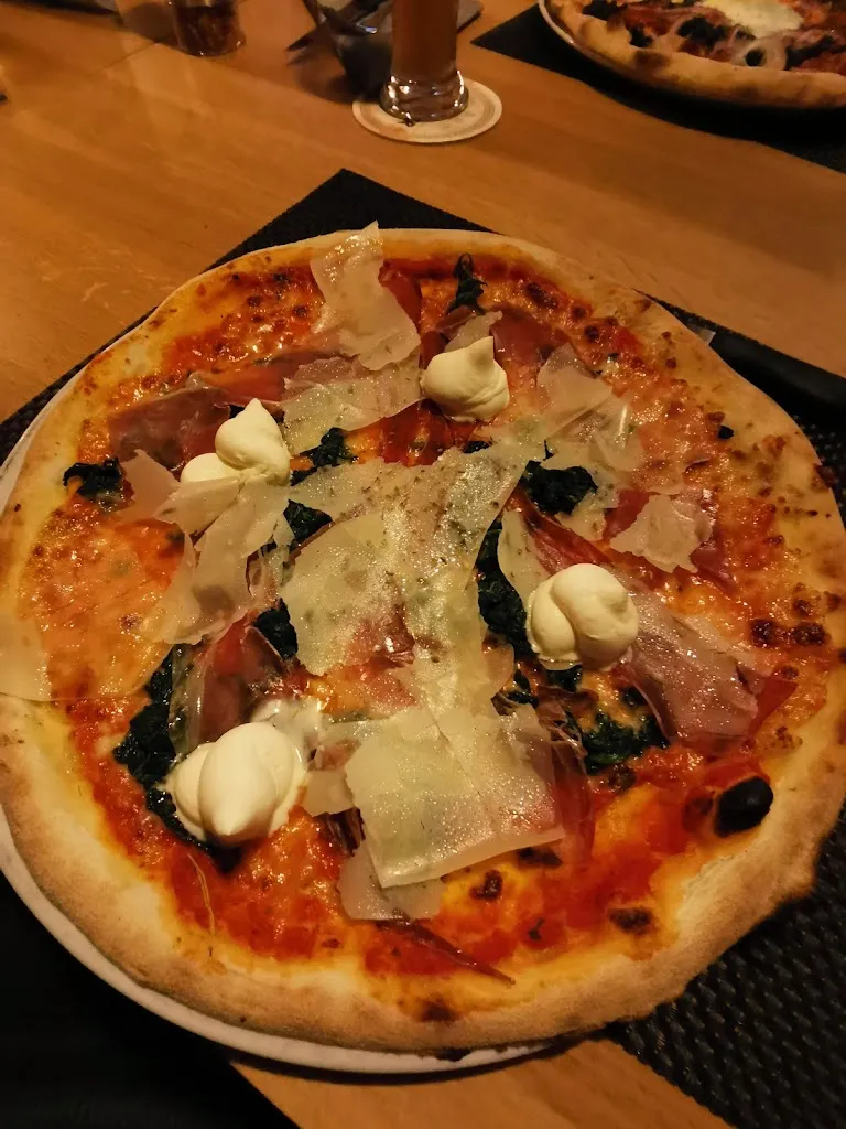 Ratschi_Restaurant Pizzeria Sportwell_Malles Venosta_recensione