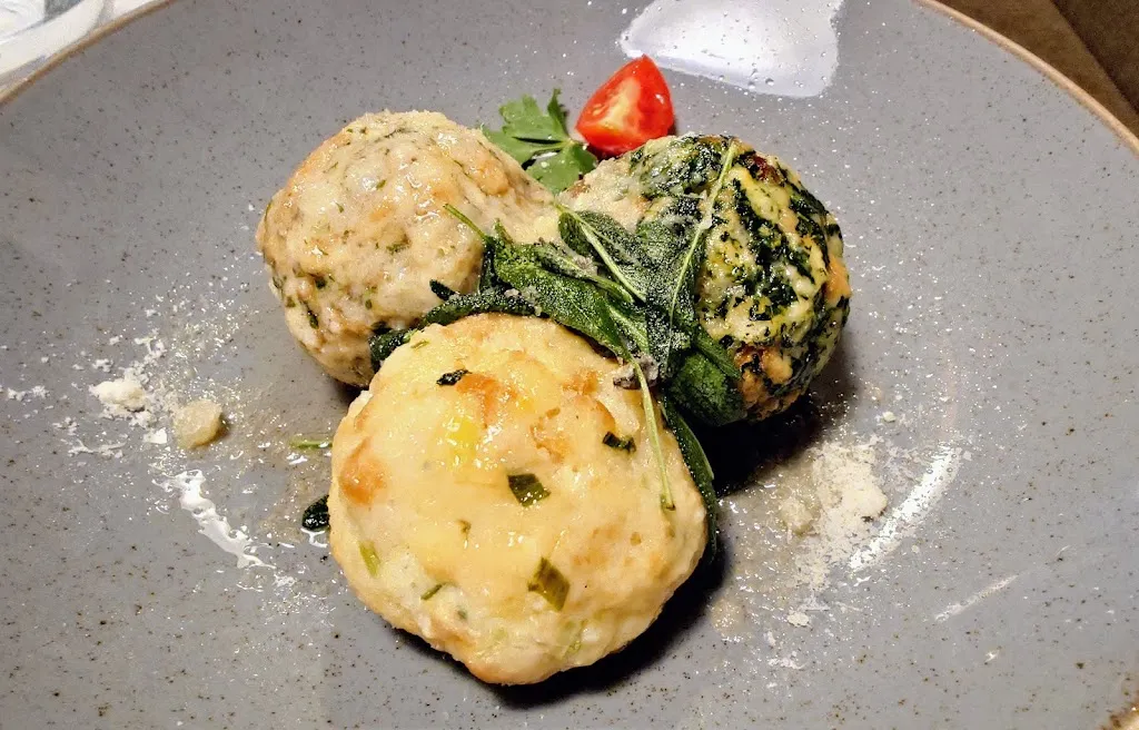 Restaurant zum Schloss_Malles Venosta_slider_image_3