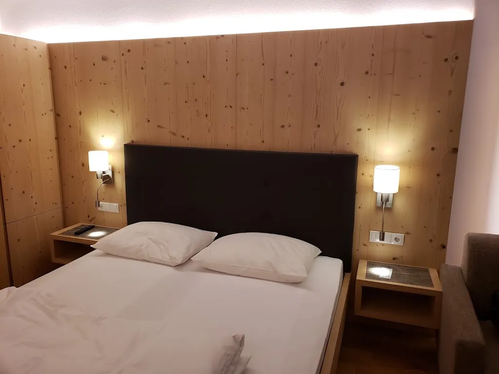 Peter Hargittai_Gasthof Lamm_Malles Venosta_review