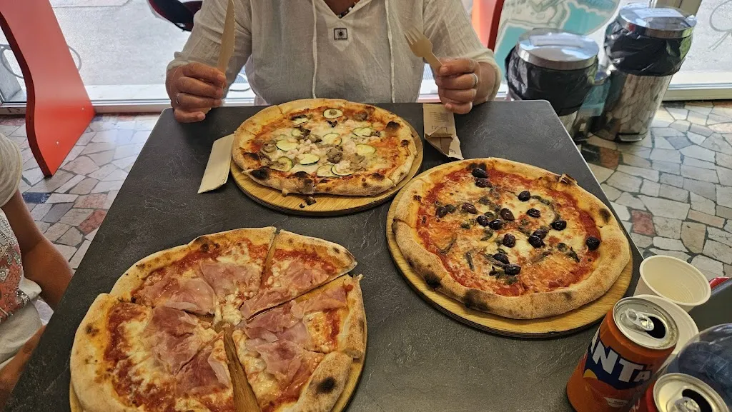 Pizza al Taglio Quadrifoglio restaurant in Mezzocorona