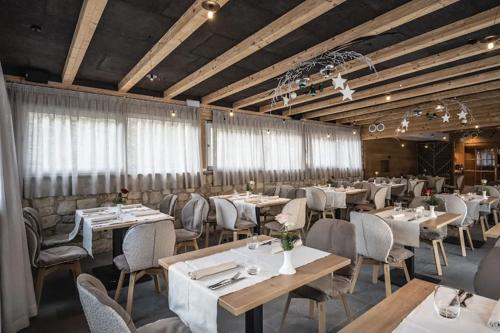 Ristorante Pizzeria Ai Piani restaurant in Mezzolombardo