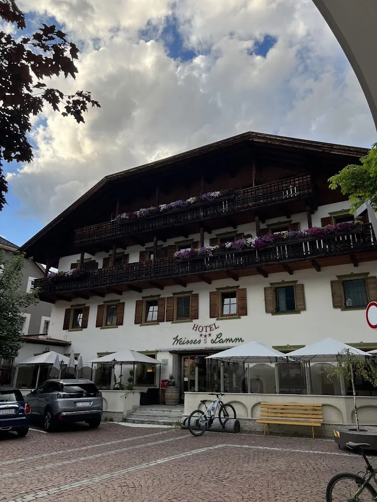 John Pipon_Hotel Weisses Lamm / Agnello Bianco_Monguelfo_review