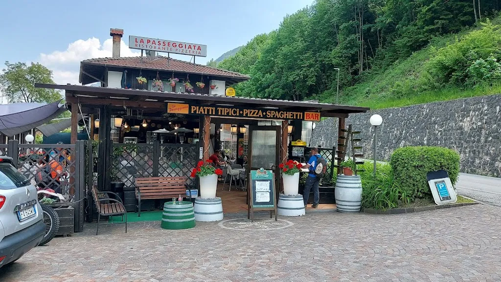La Passeggiata bottega della pizza restaurant in Molina di Ledro