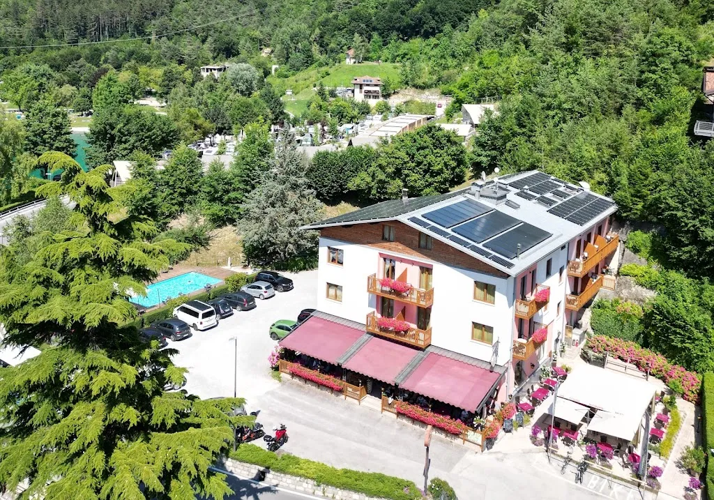 Hotel Cima D'Oro Ristorante Pizzeria restaurant in Molina di Ledro