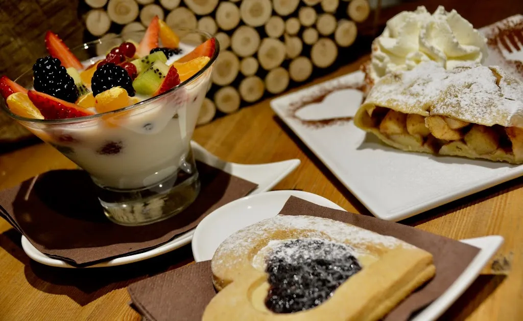 Faloria Bistro'_Moena_slider_image_3