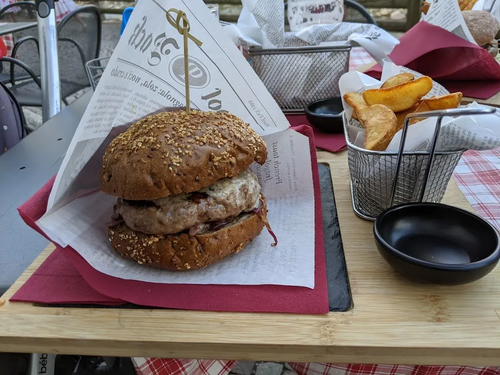 Alice Melloni_Nibada Pub_Moena_review