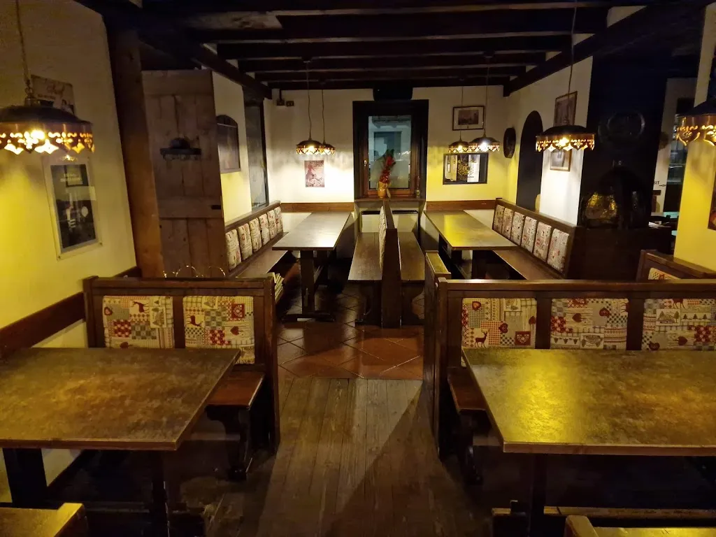 Nibada Pub restaurant in Moena