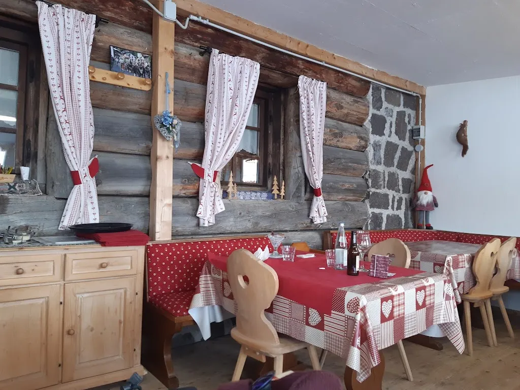 Agritur Malga san Pellegrino restaurant in Moena