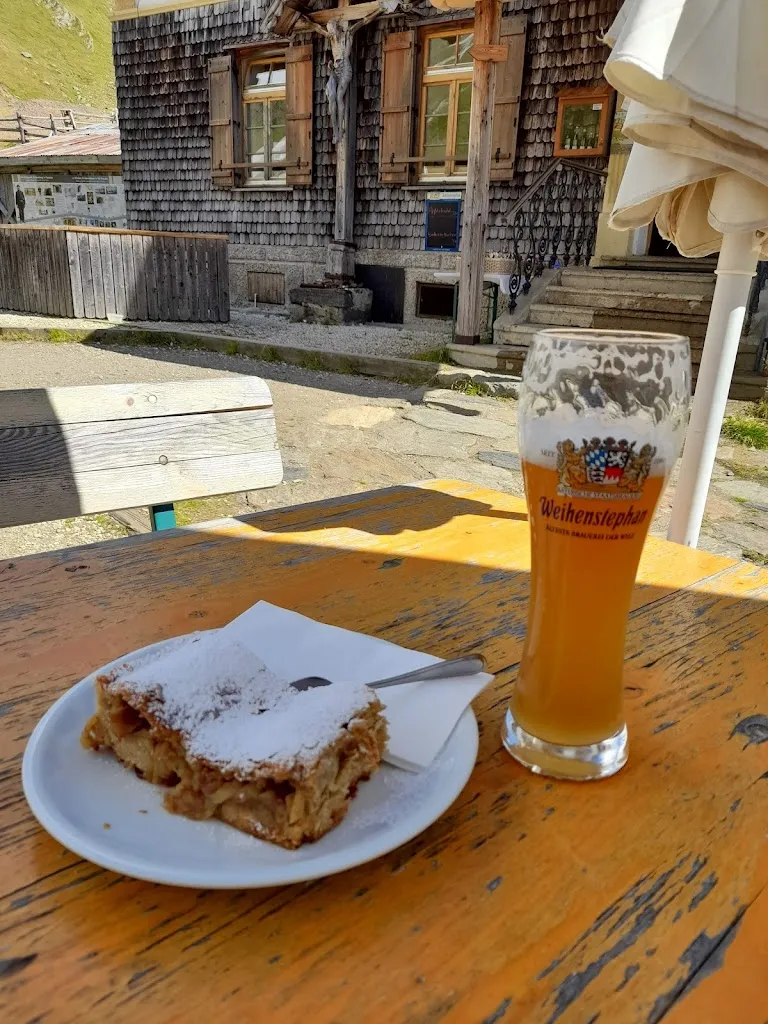 Schneeberg schutzhütte restaurant in Moso in Passiria