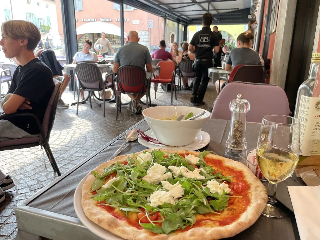 Ristorante-Pizzeria Centrale_Nago-Torbole_slider_image_2