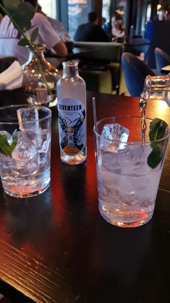 Wind's Bar & Bistrot_Nago-Torbole_slider_image_2